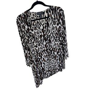 Chicos Travelers Tunic Top Leopard Print 3/4 Sleeve Asymmetrical Hem Large 3
